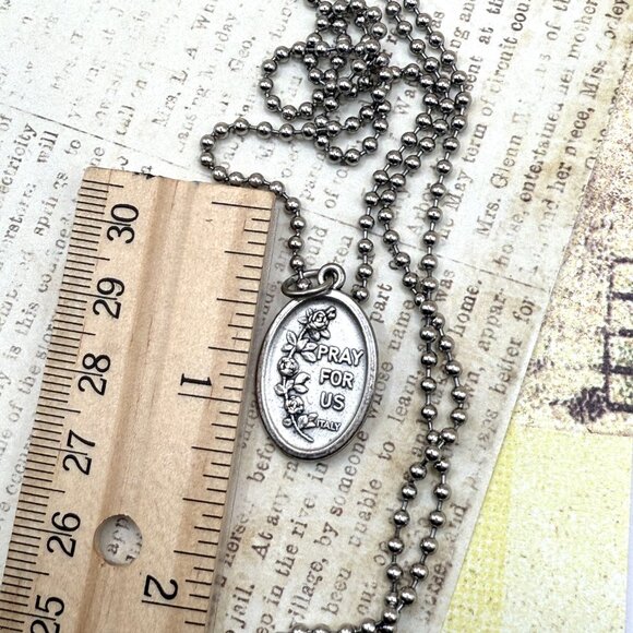 Vintage Saint St Theresa Therese Rustic Religious Medal Pendant Charm Necklace - Picture 3 of 9